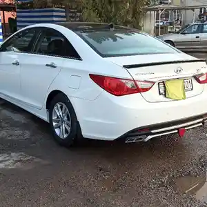 Hyundai Sonata, 2011