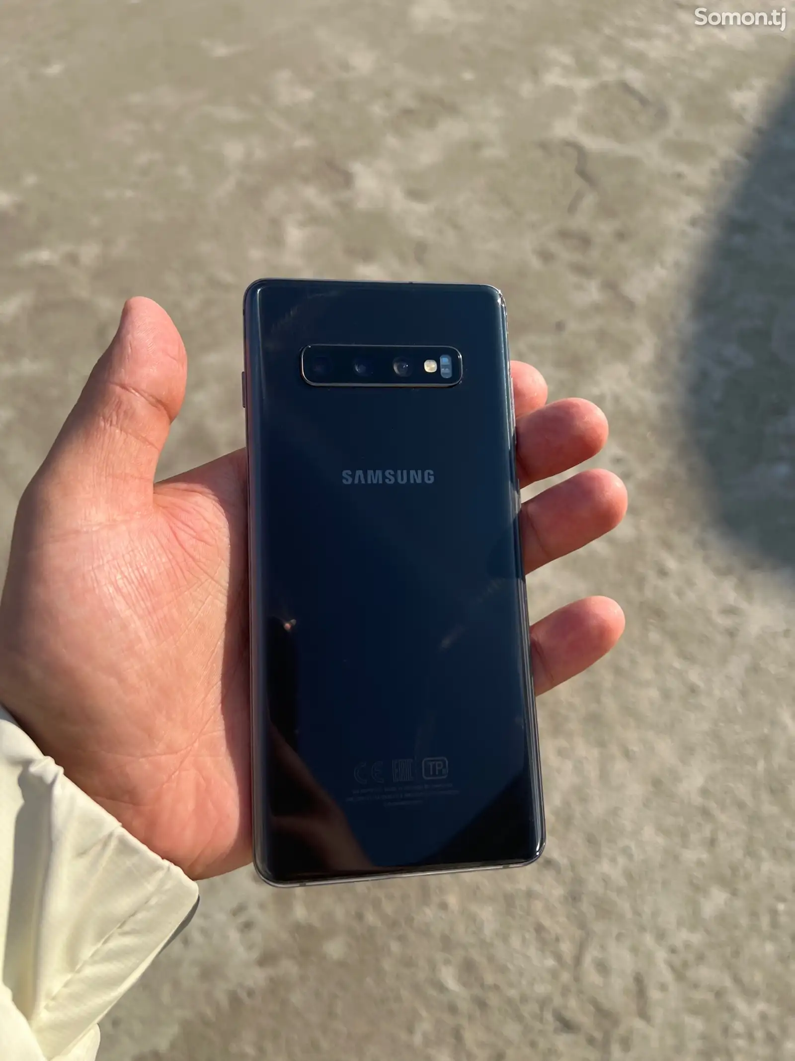 Samsung Galaxy S10 Plus-1