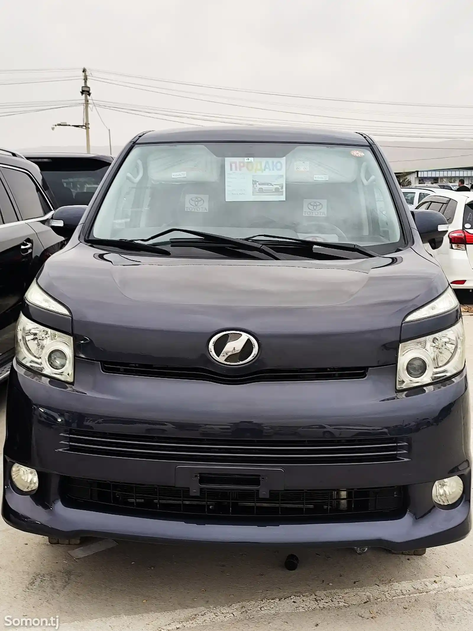 Toyota Voxy, 2008-2