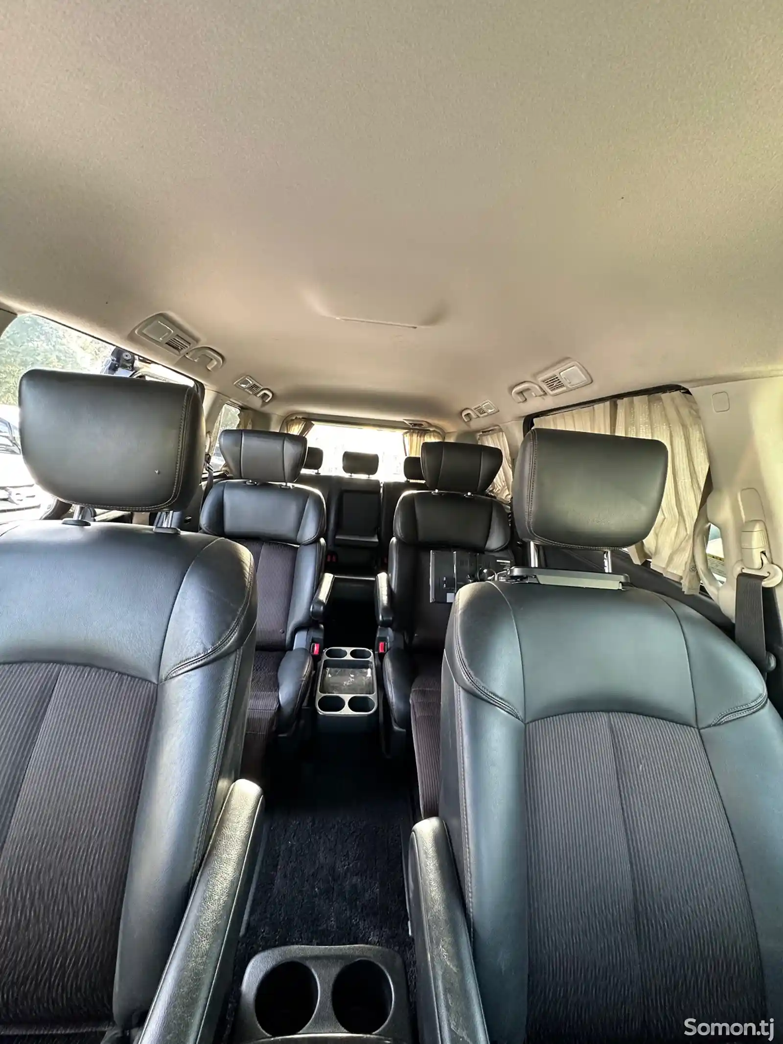 Nissan Elgrand, 2015-10