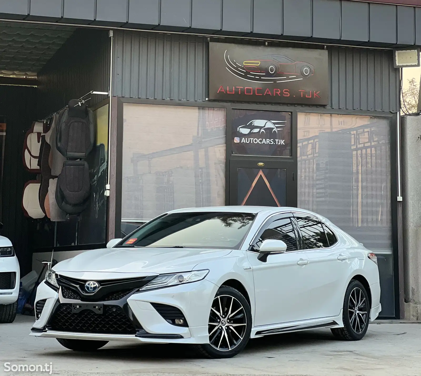 Toyota Camry, 2018-1