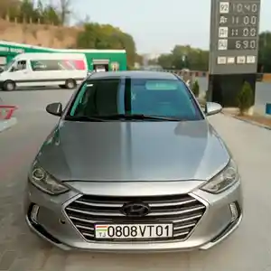 Hyundai Elantra, 2018