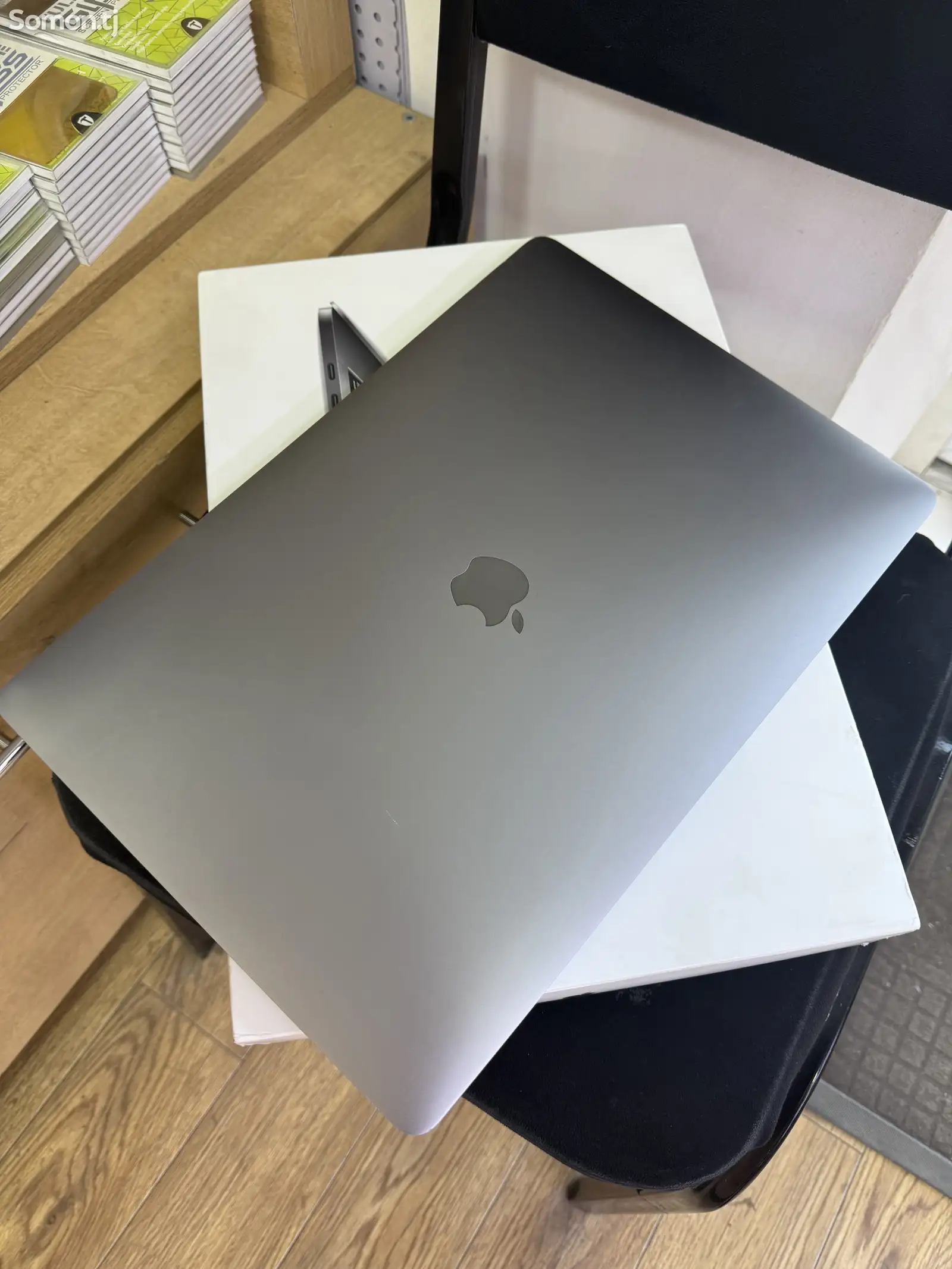 Ноутбук MacBook Pro i7 256gb-1