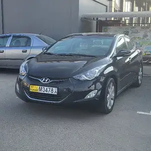 Hyundai Elantra, 2011