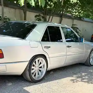 Mercedes-Benz W124, 1995