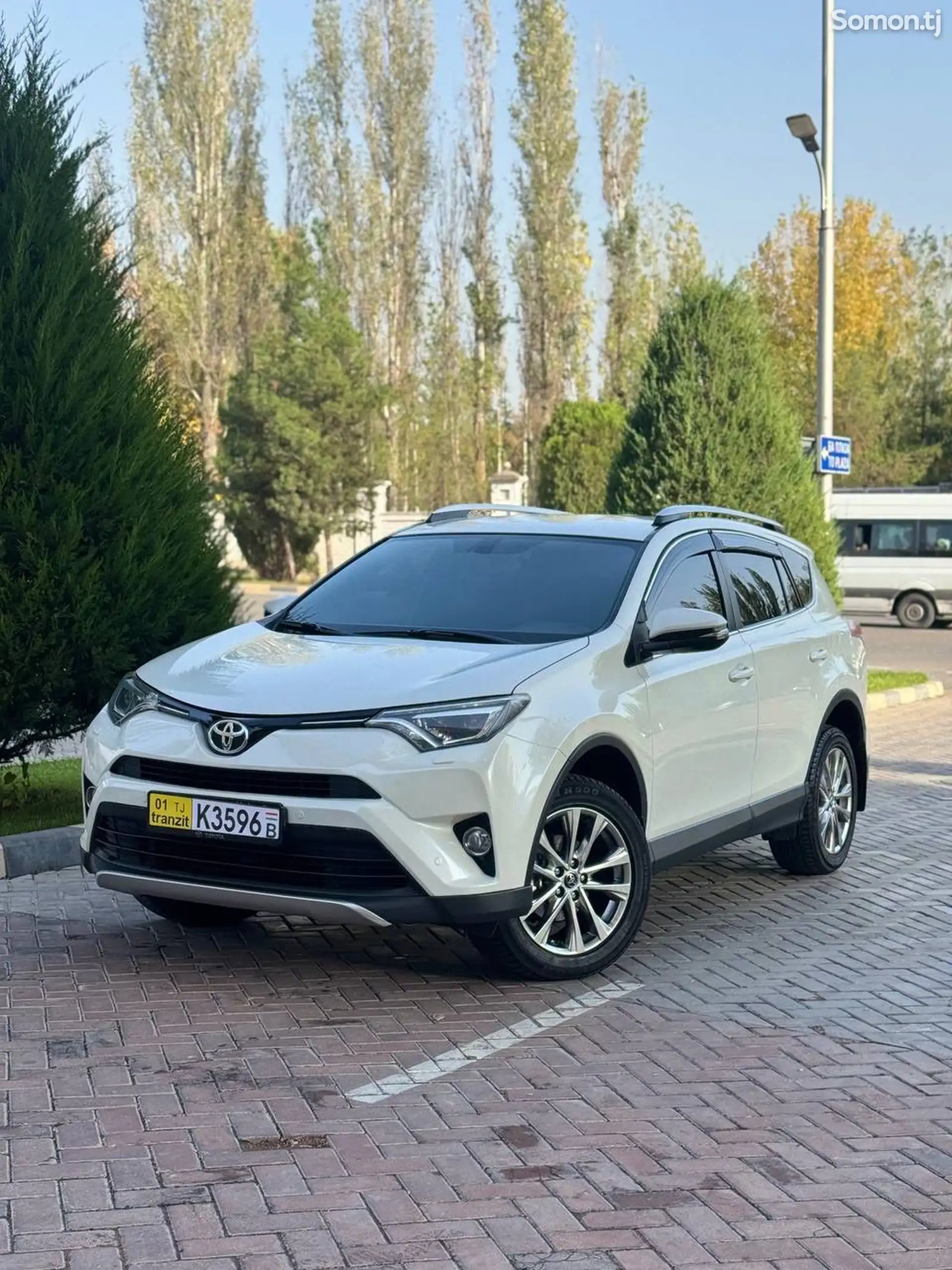 Toyota RAV 4, 2017-1