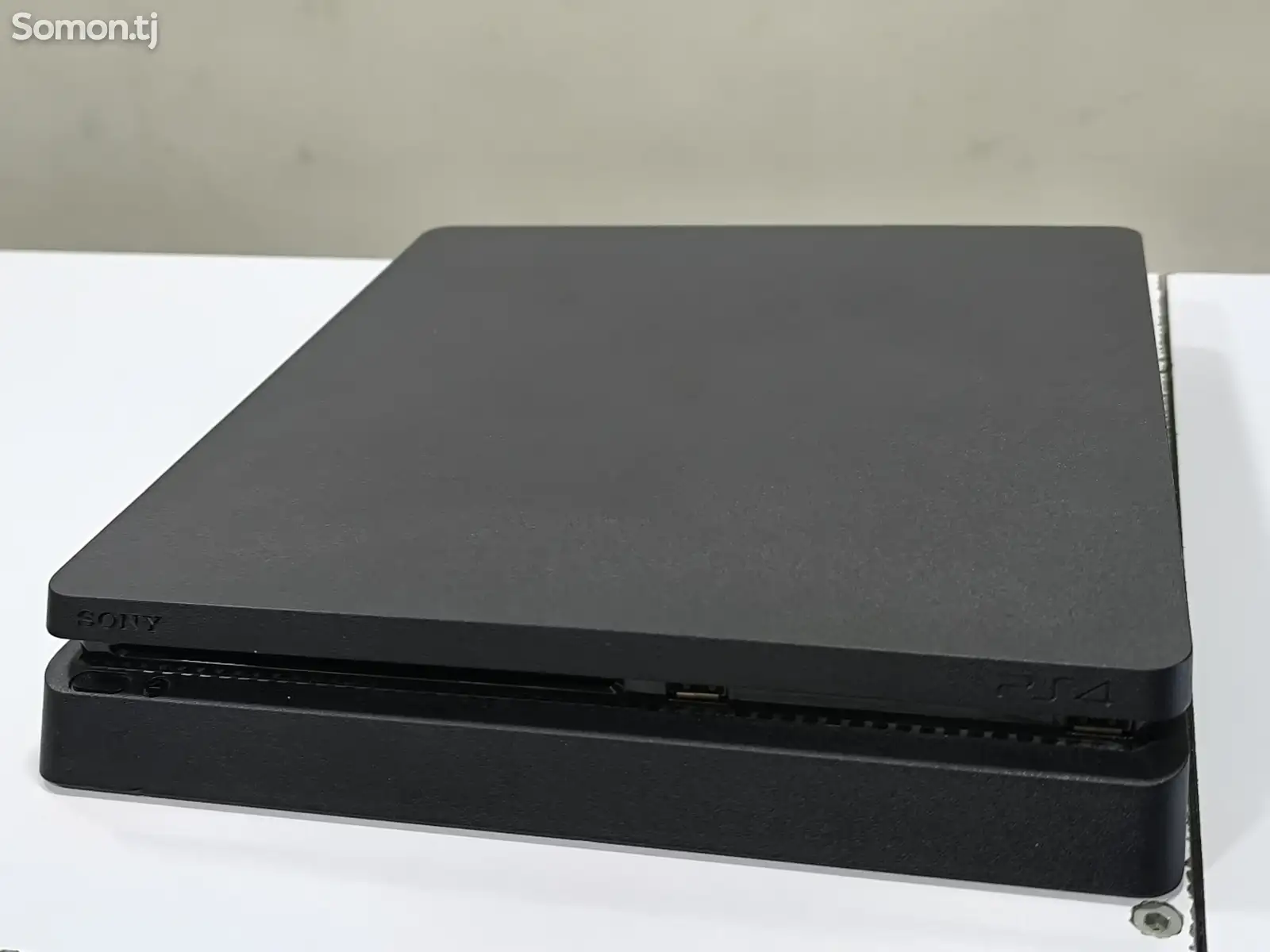 Игровая приставка Sony PlayStation 4 slim-1