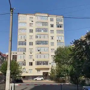 3-комн. квартира, Цокольный этаж, 88 м², 19мкр