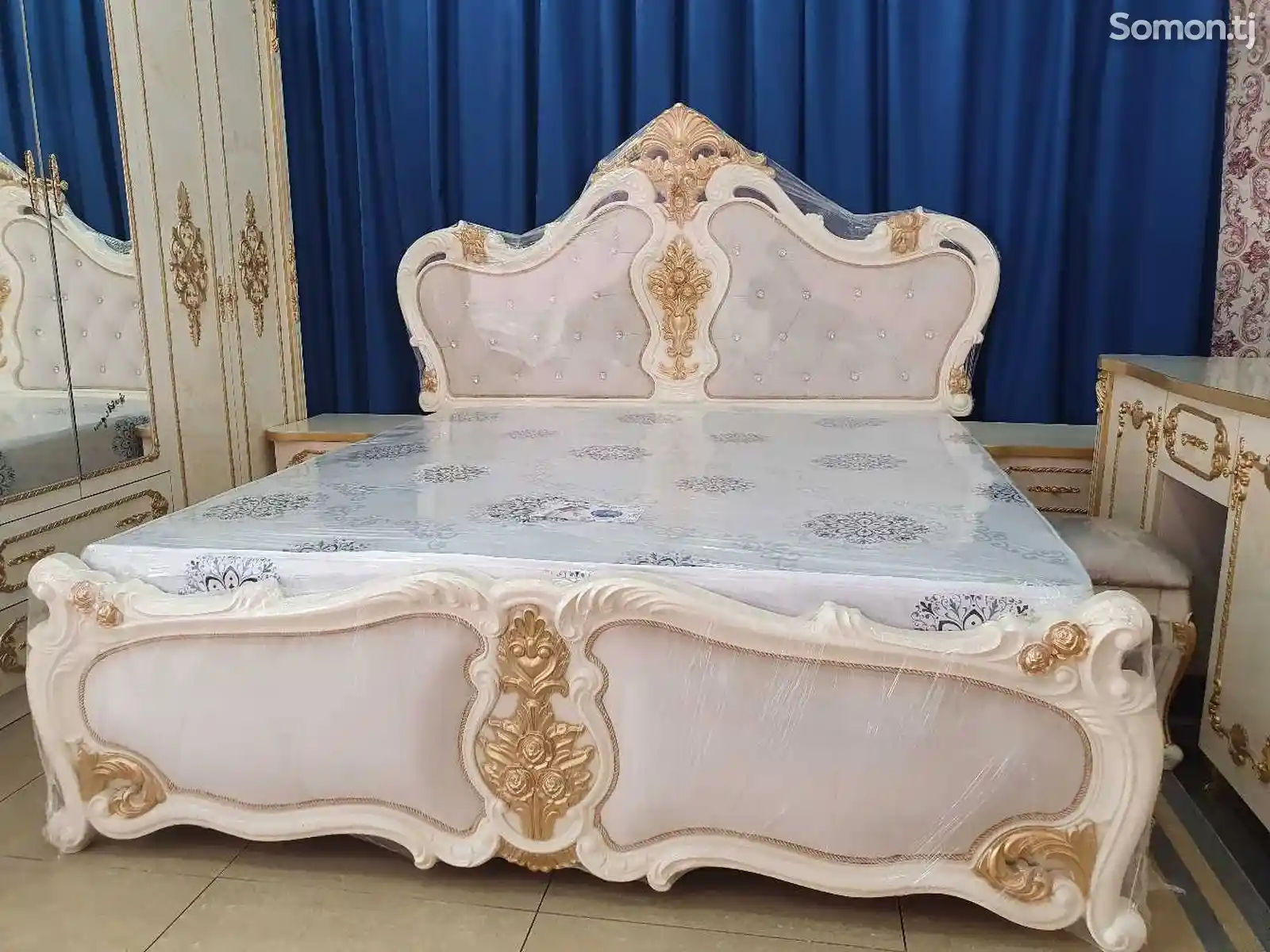 Королевская двуспальная кровать-1