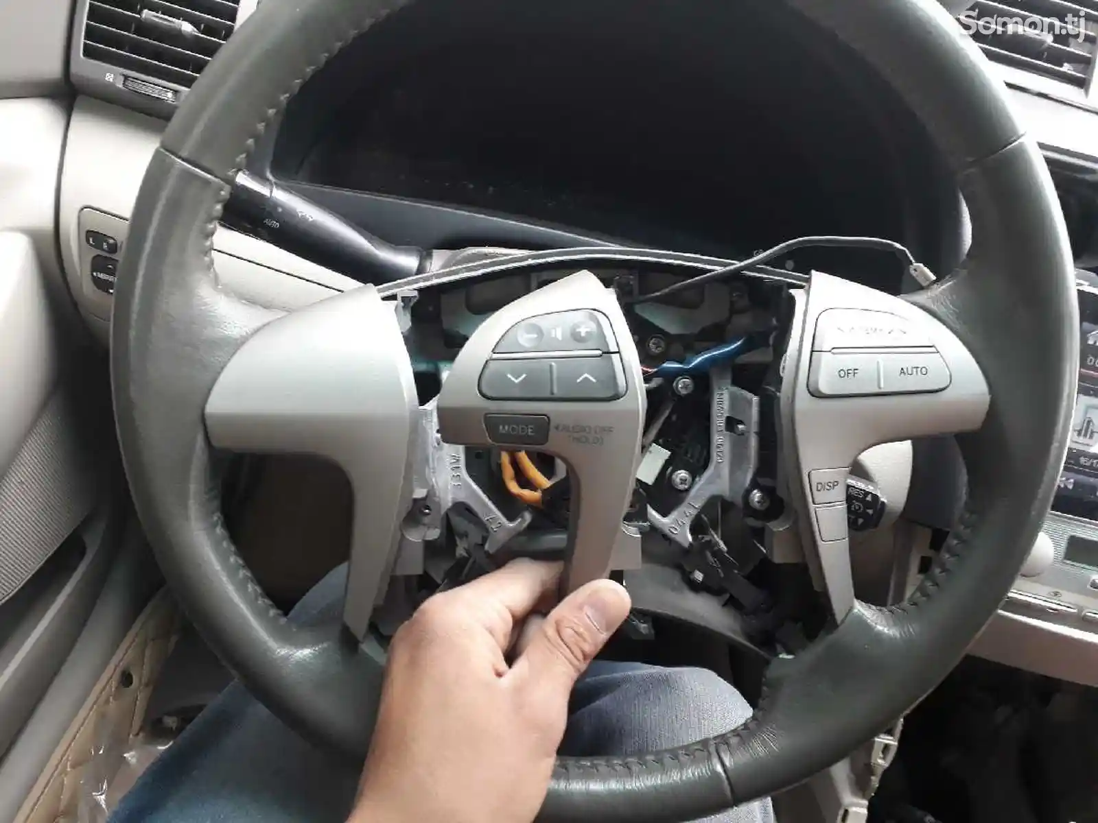 Кнопка руля на Toyota Camry V45-1