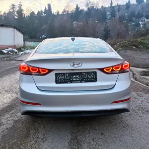 Hyundai Elantra, 2017