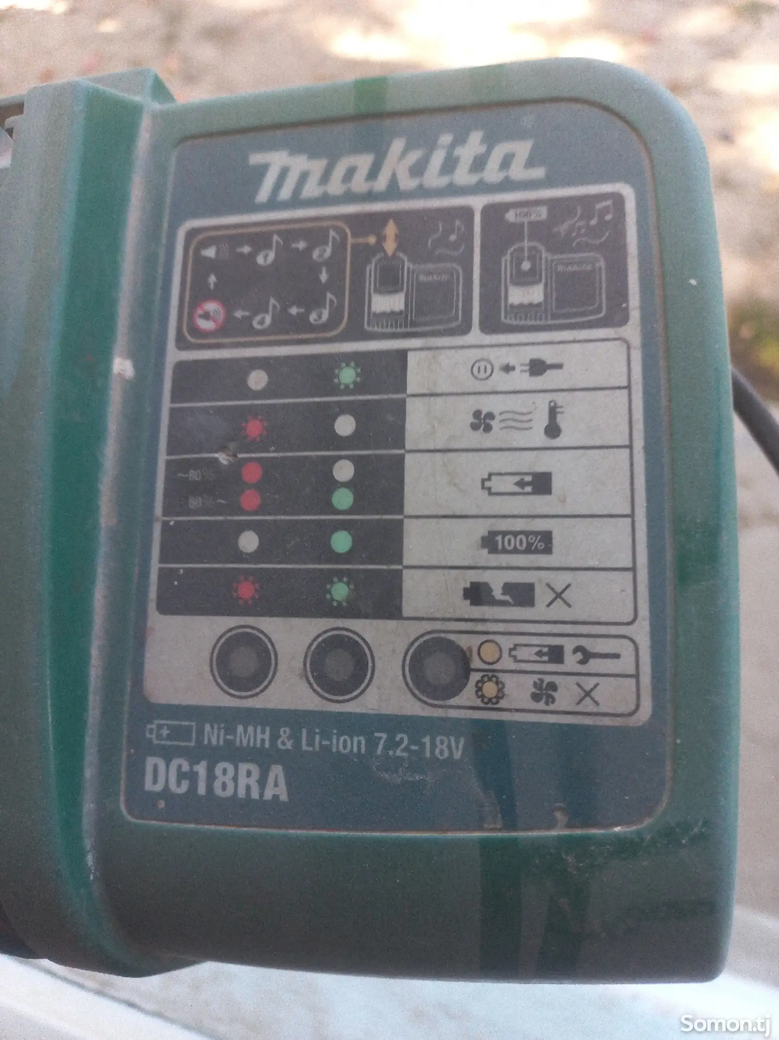 Зарядное устройство для инструментов Makita-4