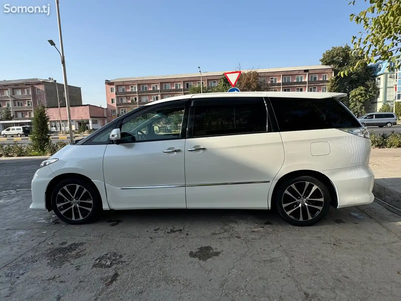 Toyota Estima, 2014-10