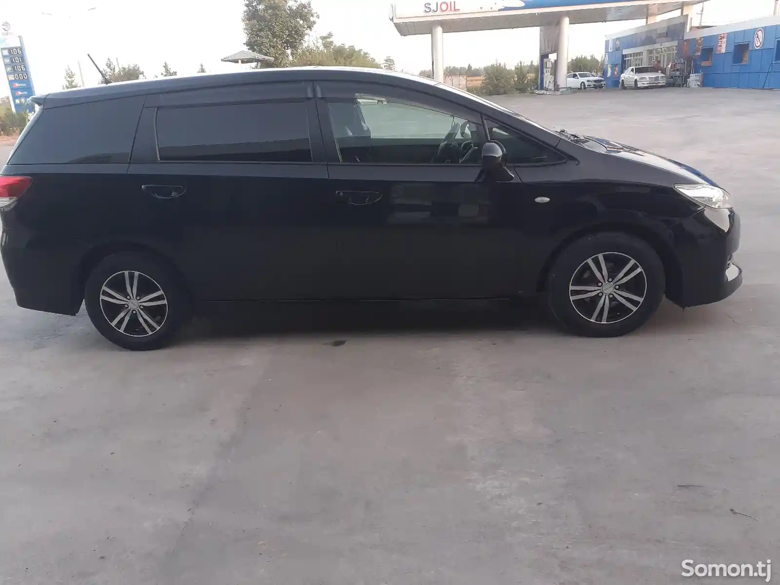 Toyota Wish, 2010-3