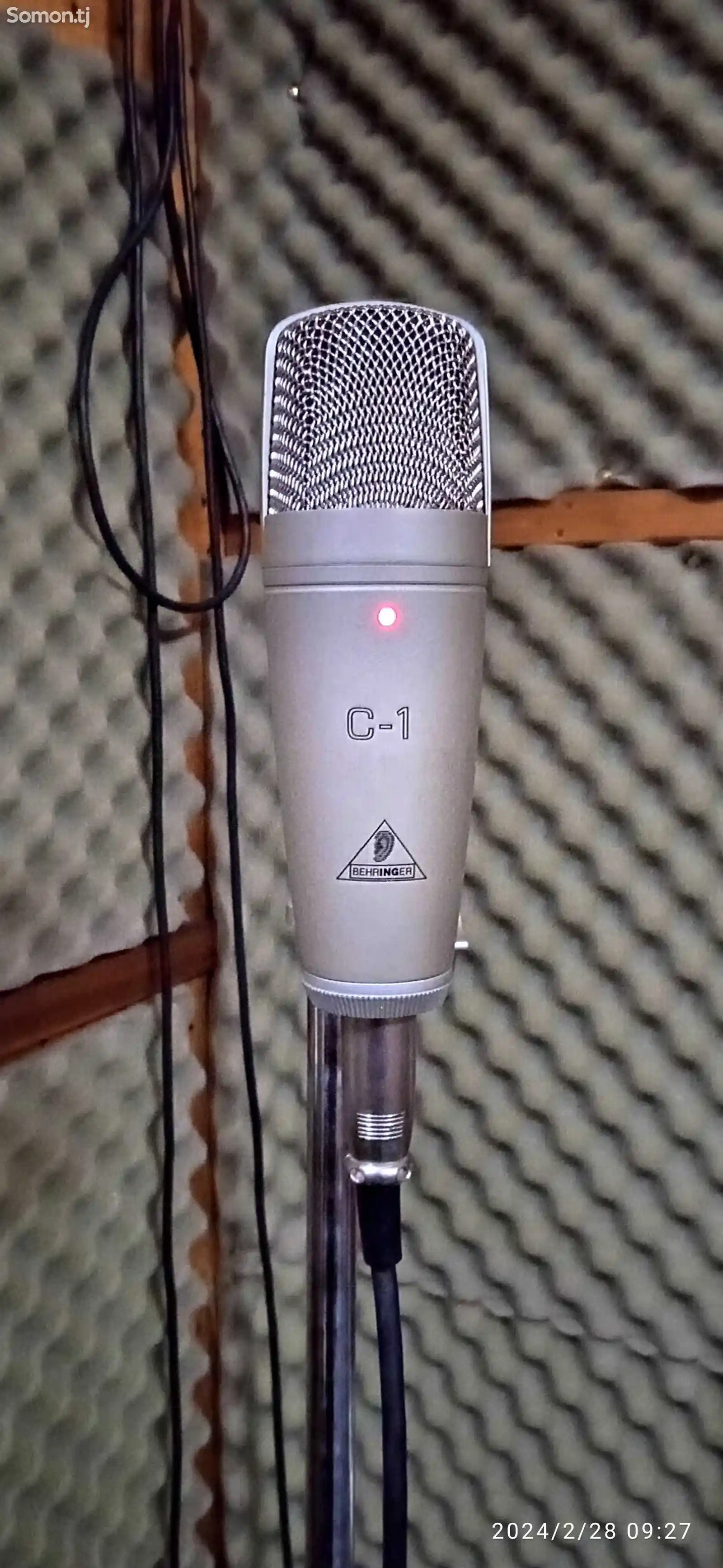 Студийный микрофон Behringer