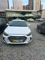 Hyundai Elantra, 2016-3