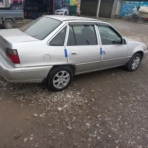 Daewoo Nexia, 1996