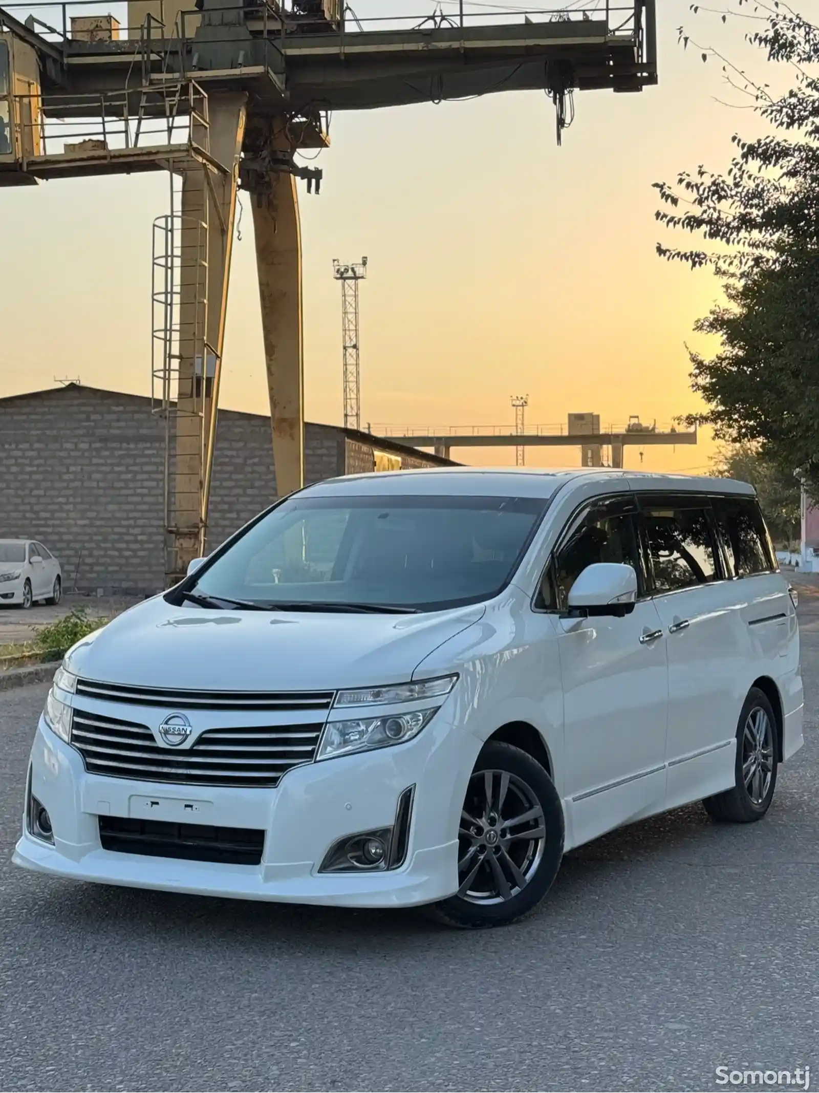 Nissan Elgrand, 2014-2