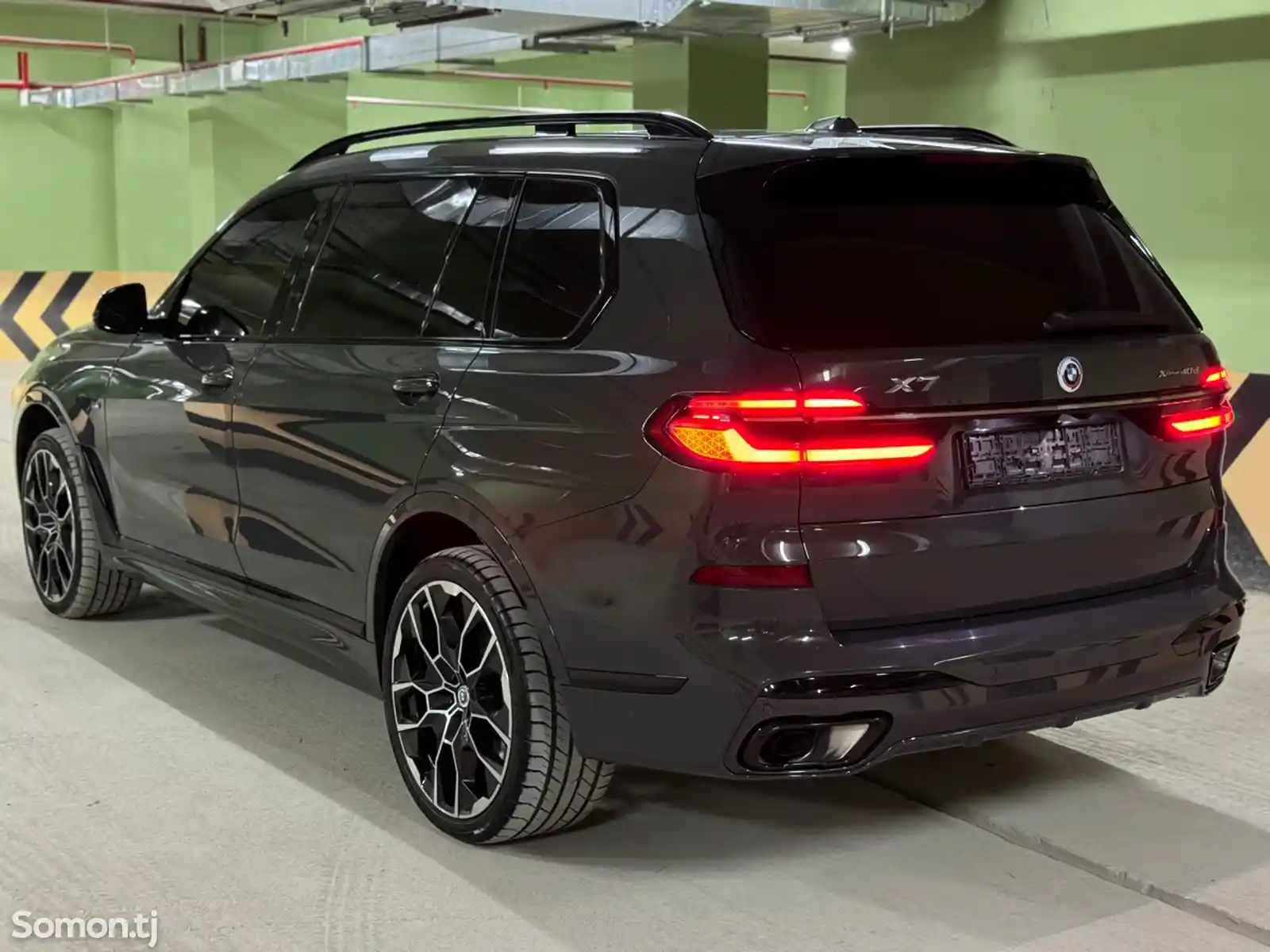 BMW X7, 2023-4