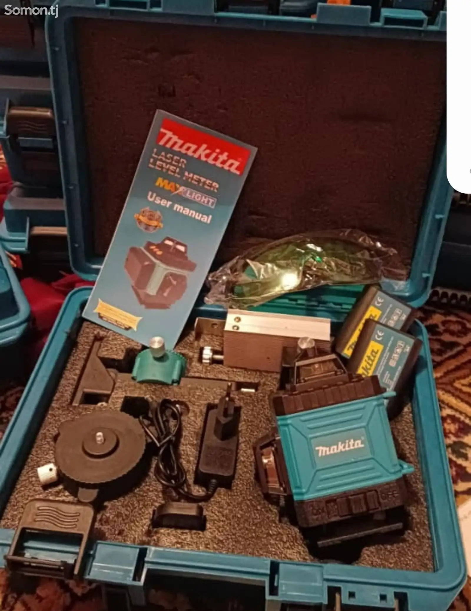 Лазерный уровень Makita-1