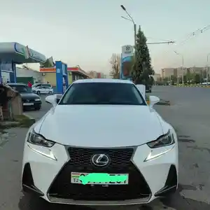 Lexus IS series, 2017