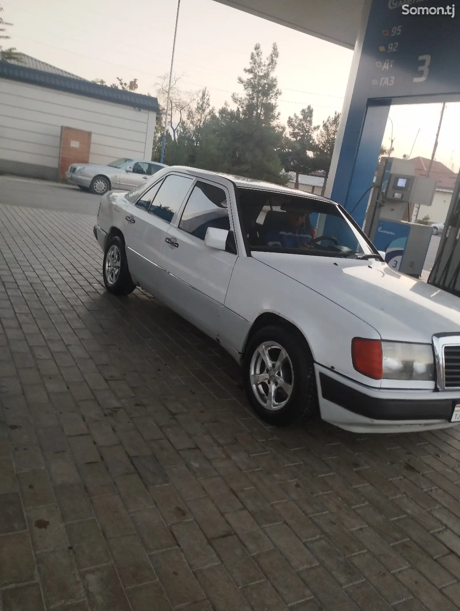 Mercedes-Benz W124, 1990-5