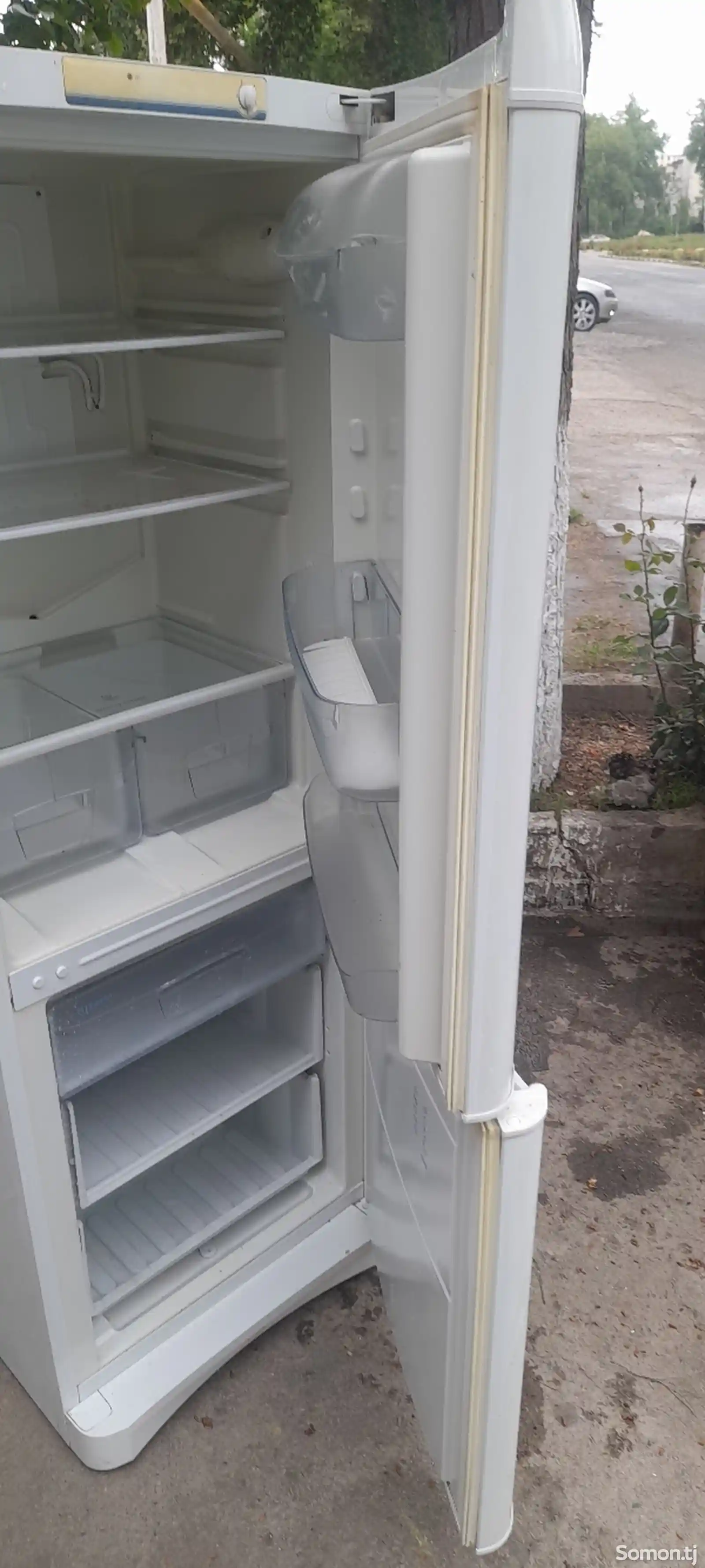 Холодильник индезит 167 см-8