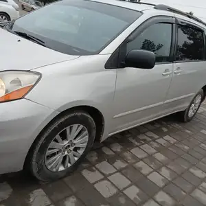 Toyota Sienna, 2008