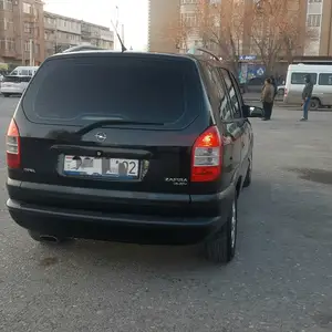 Opel Zafira, 2004