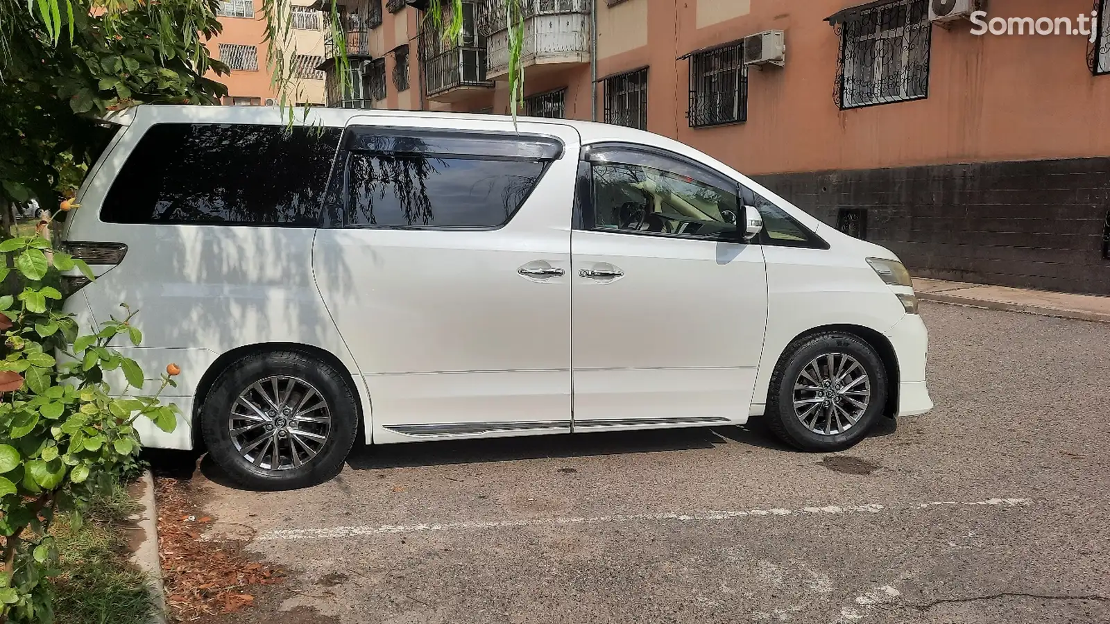 Toyota Vellfire, 2008-3