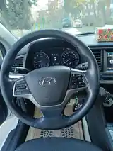 Hyundai Elantra, 2017-6