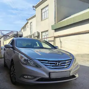 Hyundai Sonata, 2010