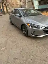 Hyundai Elantra, 2017-3