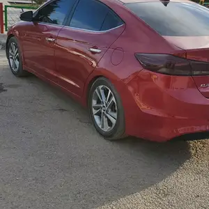 Hyundai Elantra, 2017