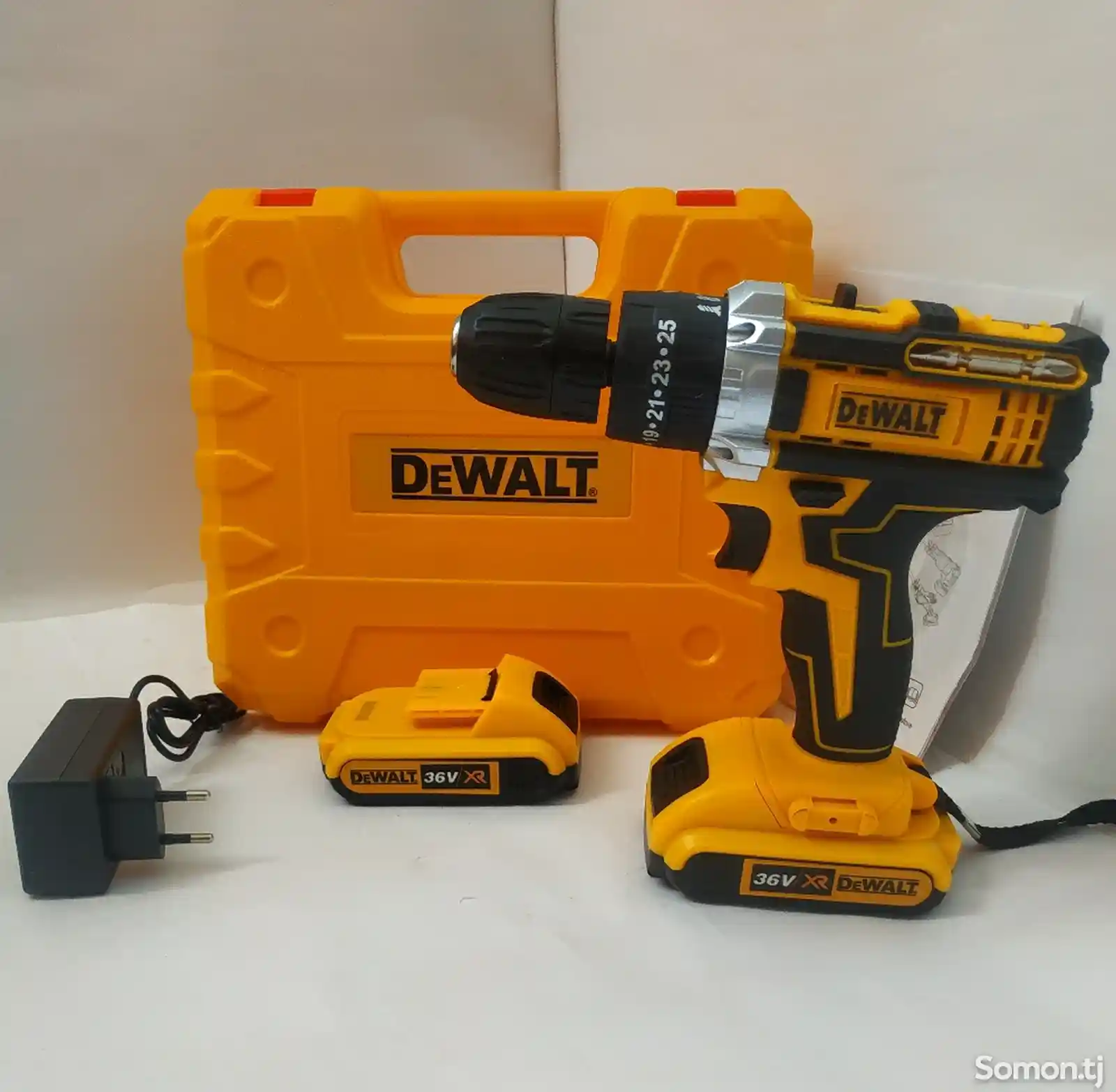 Шуруповерт DeWALT-1