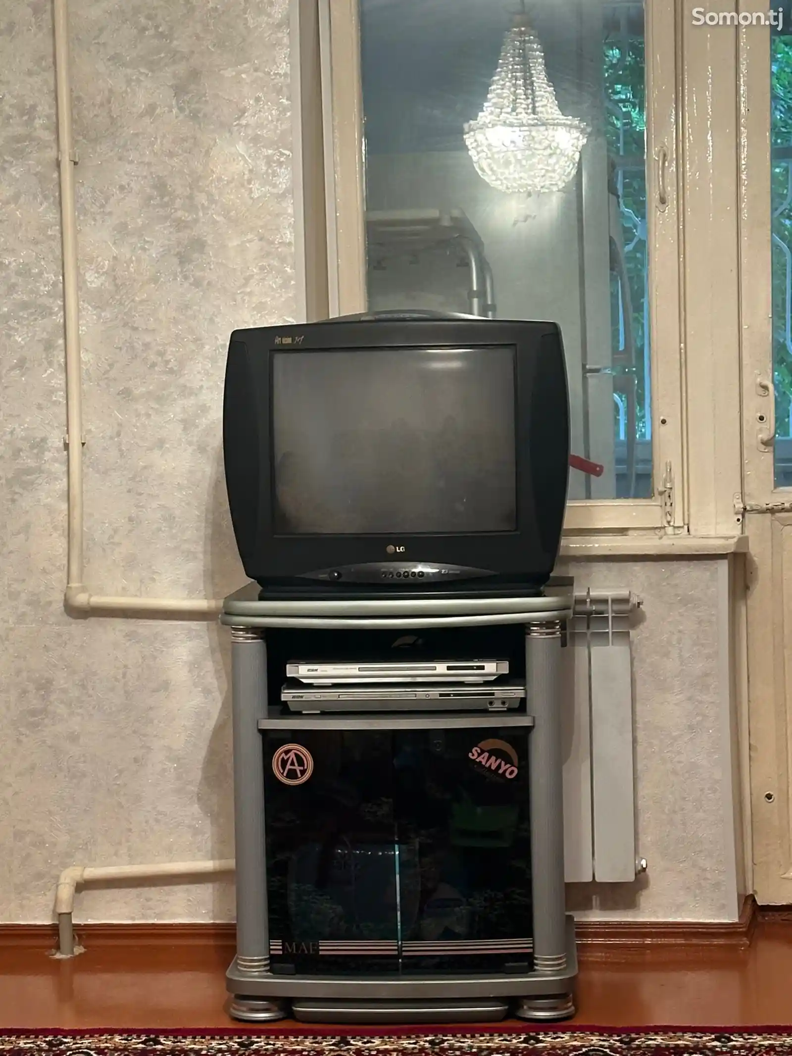 Телевизор с подставкой
