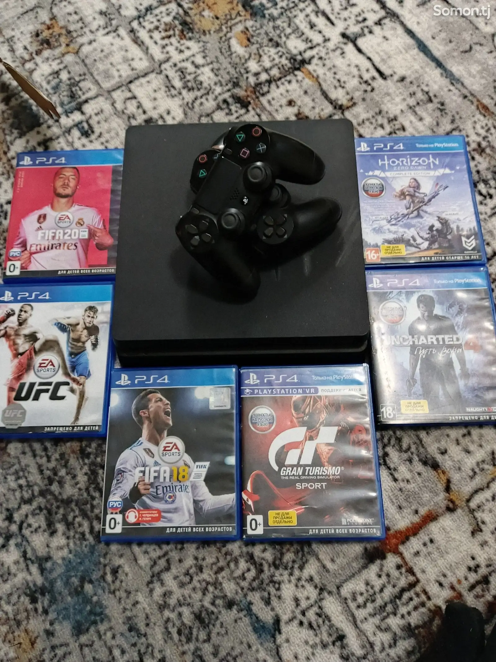 Игровая приставка PS4 в комплекте с играми