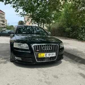 Audi A8, 2010