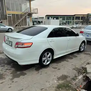 Toyota Camry, 2011