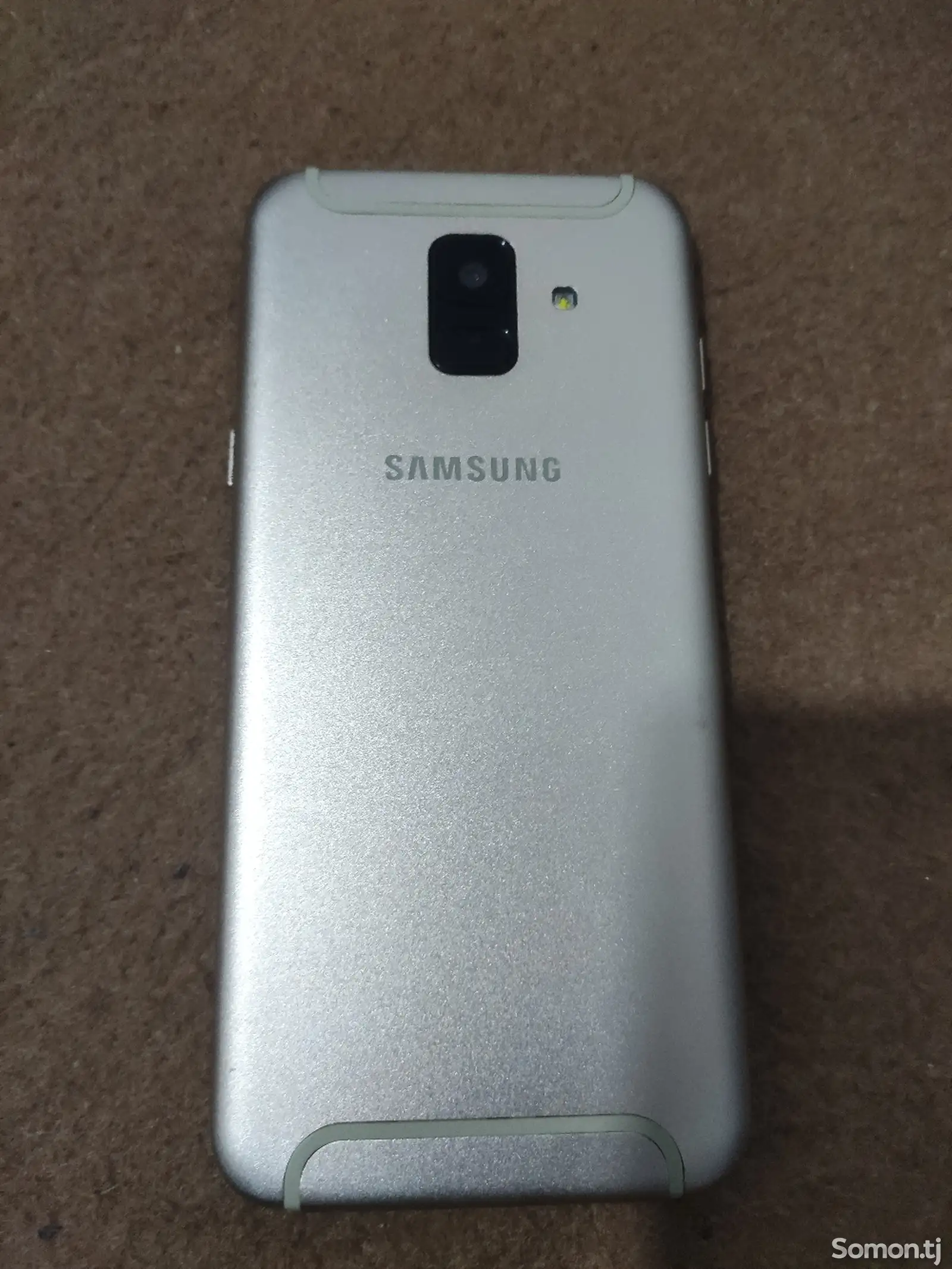 Samsung Galaxy A6-1