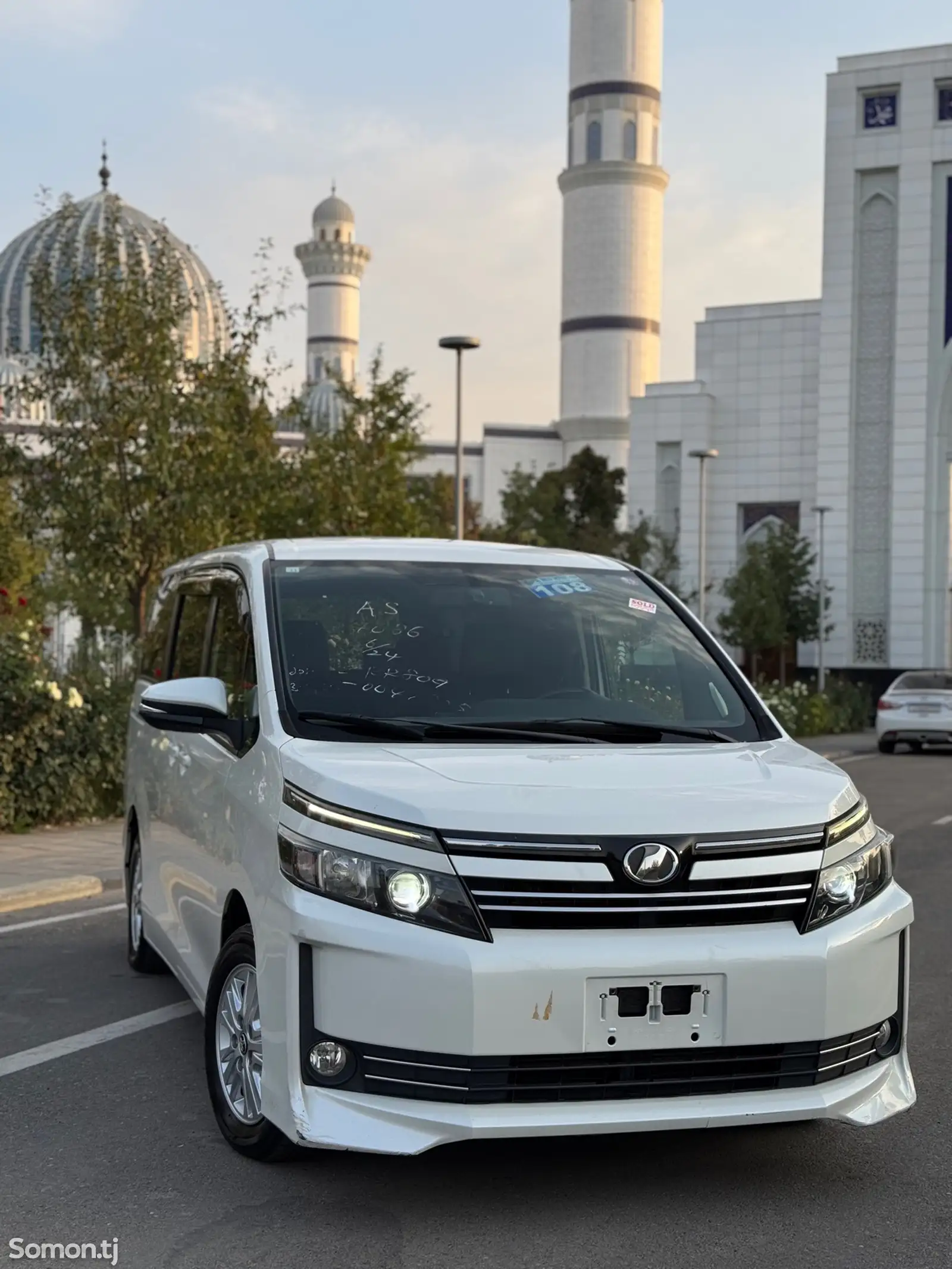 Toyota Voxy, 2014-3