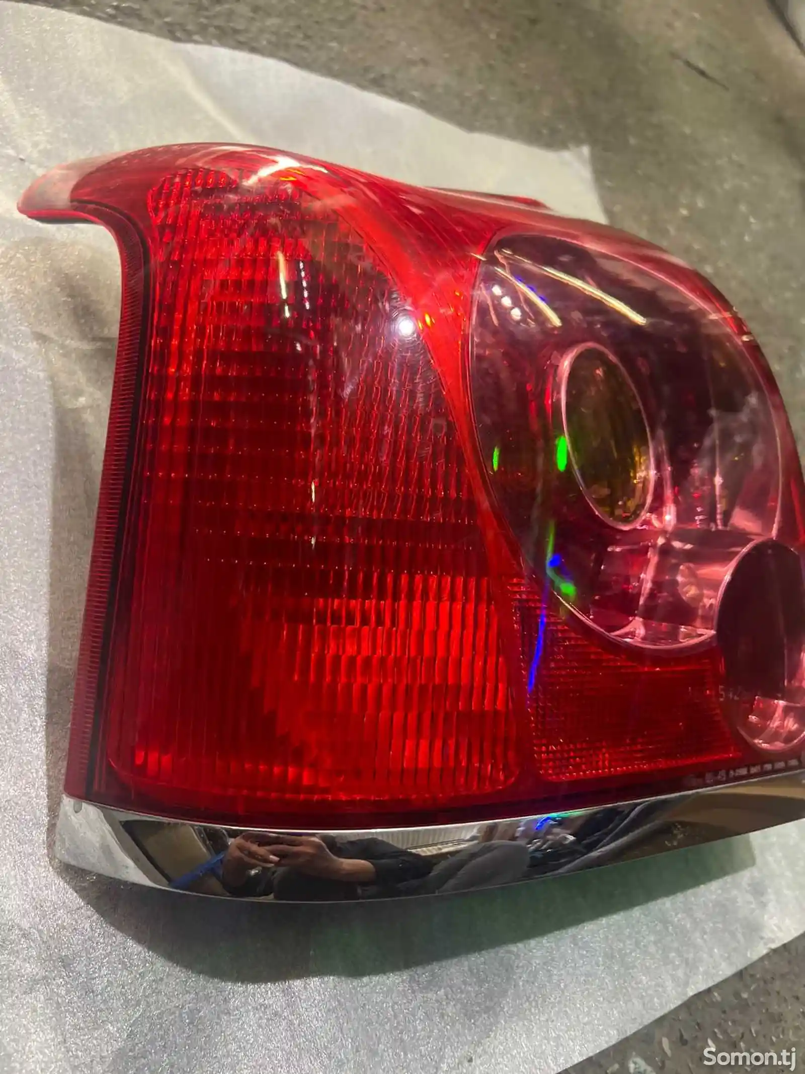 Задний фонарь Toyota Avensis левая сторона-4