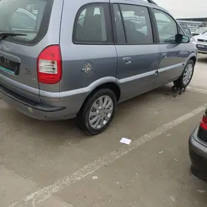 Opel Zafira, 2005