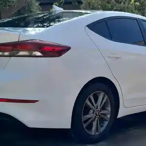 Hyundai Elantra, 2017