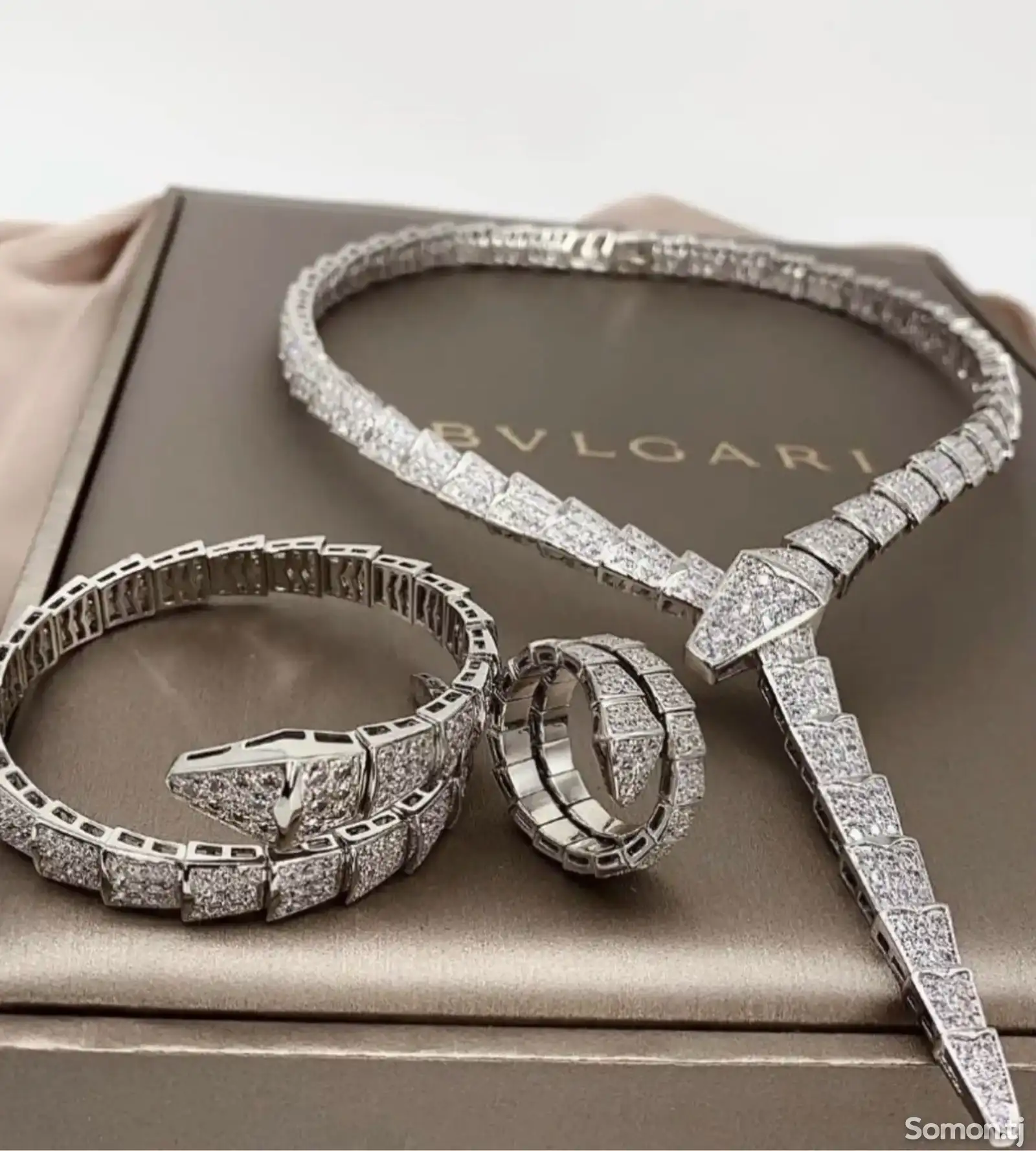 Комплект бюжутерий Bvlgari-1