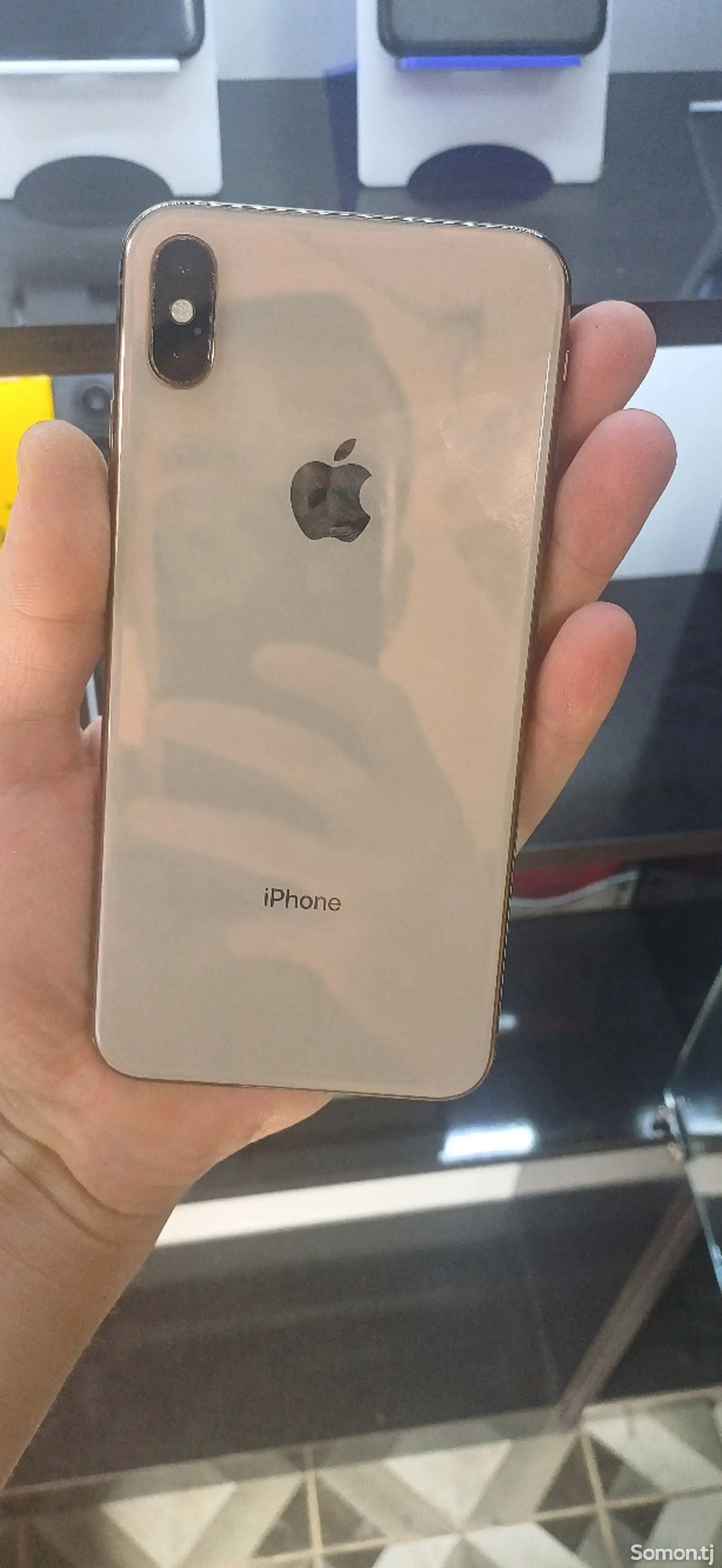 Apple iPhone XS Max-3