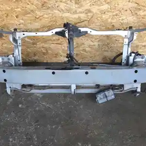 Передняя панель с швеллером от Toyota Avensis