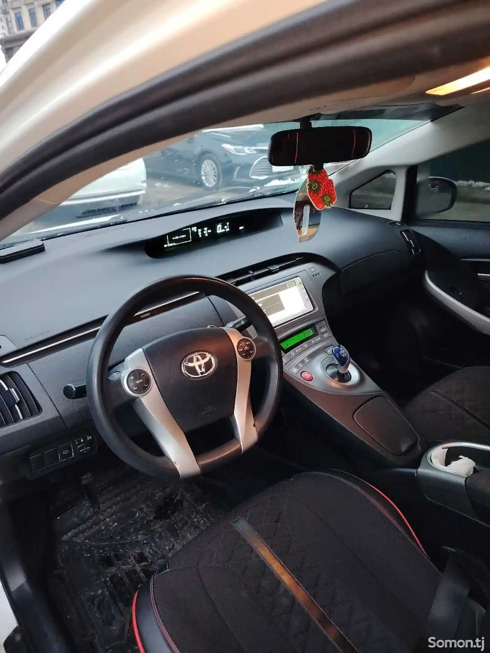 Toyota Prius, 2013-10