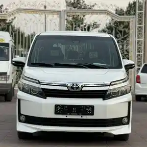 Toyota Voxy, 2016