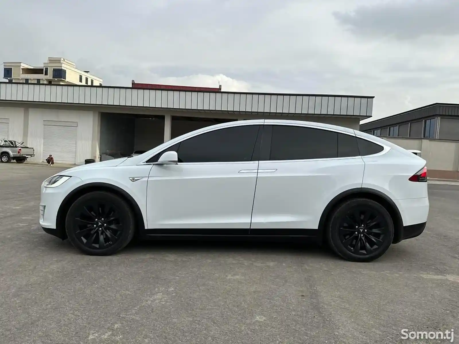Tesla Model X, 2016-5
